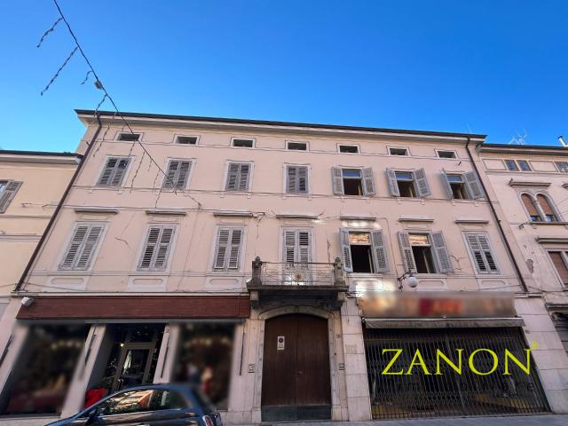 Appartamento in vendita a Gorizia, Centrale Corsi