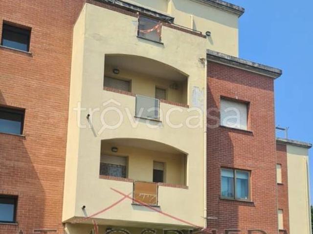 Appartamento in vendita a Gorla Minore piazza Eugenio Montale, 5