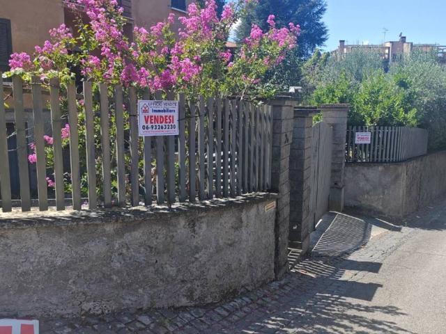 Appartamento in vendita a Grottaferrata RM