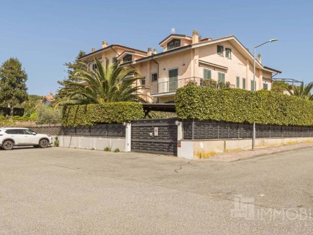 Appartamento in vendita a Grottaferrata RM