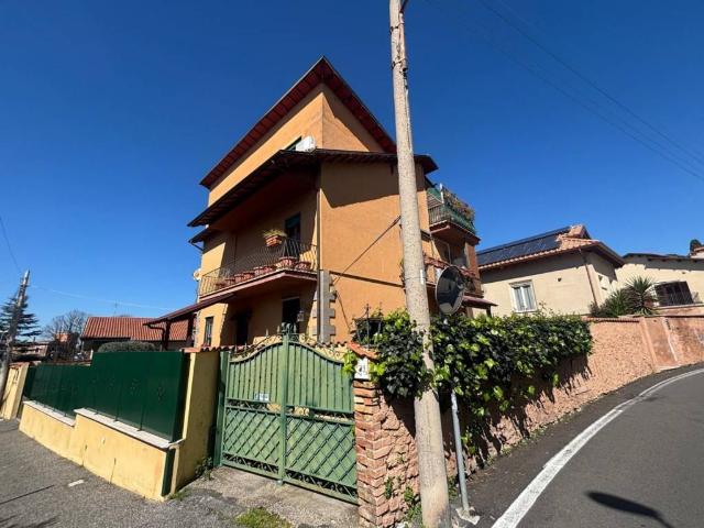 Appartamento in vendita a Grottaferrata RM
