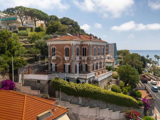 Appartamento in vendita a Imperia, Oneglia