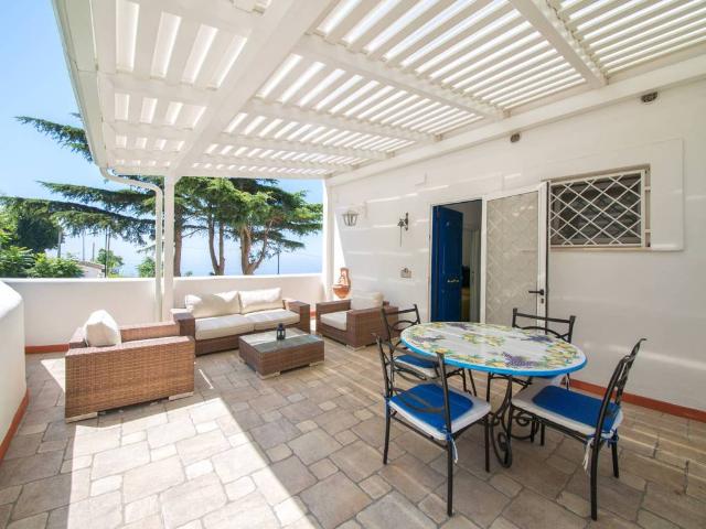 Appartamento in vendita a Ischia NA
