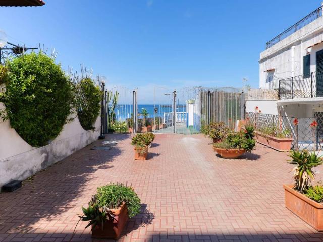 Appartamento in vendita a Ischia NA