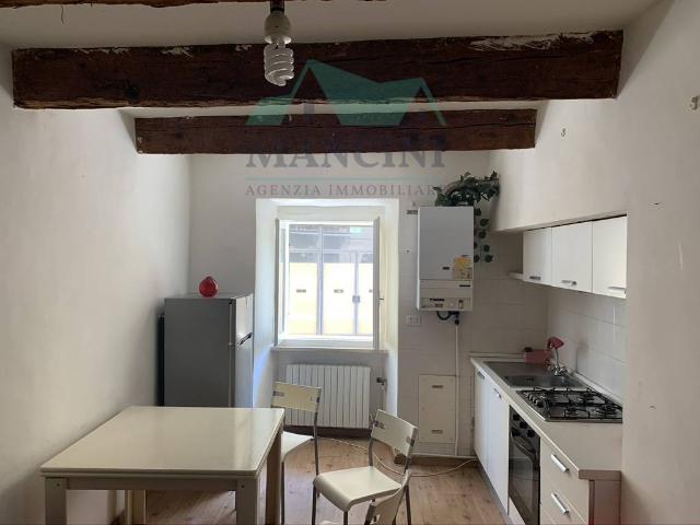 Appartamento in vendita a Jesi, centro zona alta
