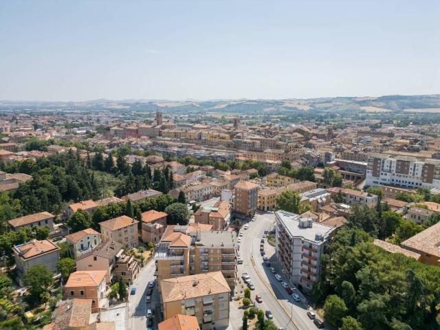 Appartamento in vendita a Jesi AN