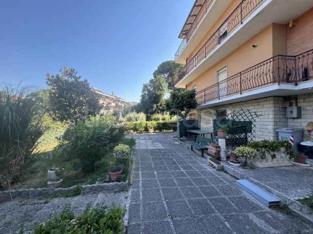 Appartamento in vendita a Jesi via degli Appennini, Colle Paradiso