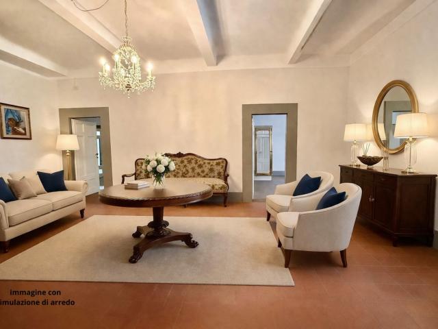 APPARTAMENTO in VENDITA a LUCCA CENTRO STORICO di 5 vani