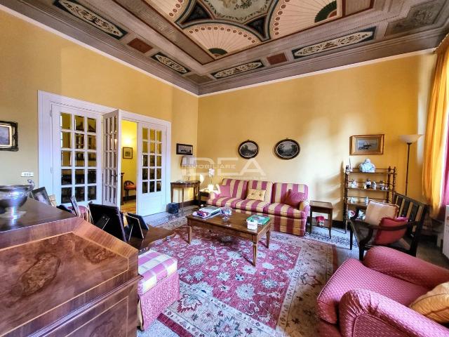APPARTAMENTO in VENDITA a LUCCA CENTRO STORICO di 6 vani