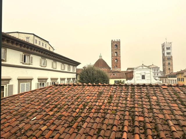 Appartamento in vendita a Lucca in Ristrutturato composto da 5vani