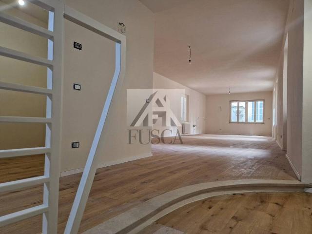 Appartamento in vendita a Lucca via San Paolino, Piazza Napoleone San Michele