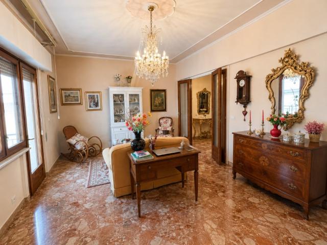 Appartamento in vendita a Lucca viale g. Puccini, Sant'Anna