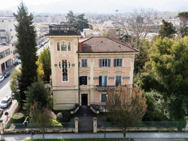 Appartamento in vendita a Lucca 368 mq Rif: 1399870