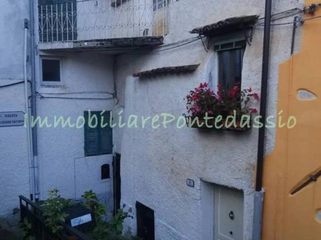 Appartamento in vendita a Lucinasco IM