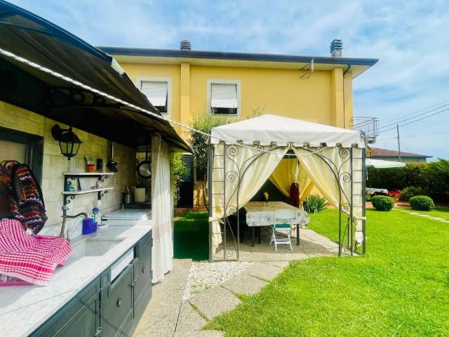 Appartamento in vendita a Luni SP