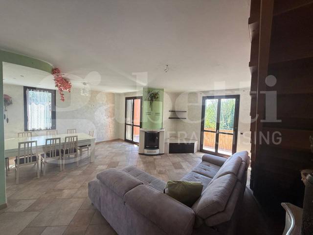Appartamento in vendita a Lurago D'Erba