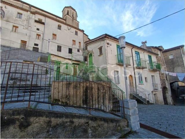 Appartamento in vendita a Lagonegro via Castello