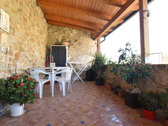 Appartamento in vendita a Laureana Cilento SA