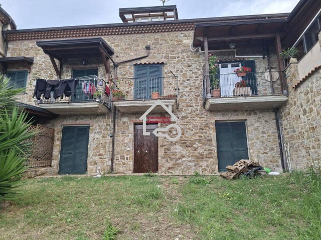 Appartamento in vendita a Laureana Cilento SA