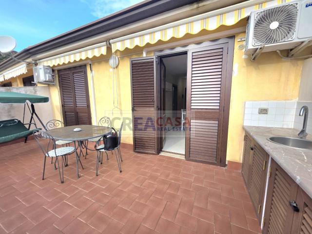 Appartamento in vendita a Letojanni, centro