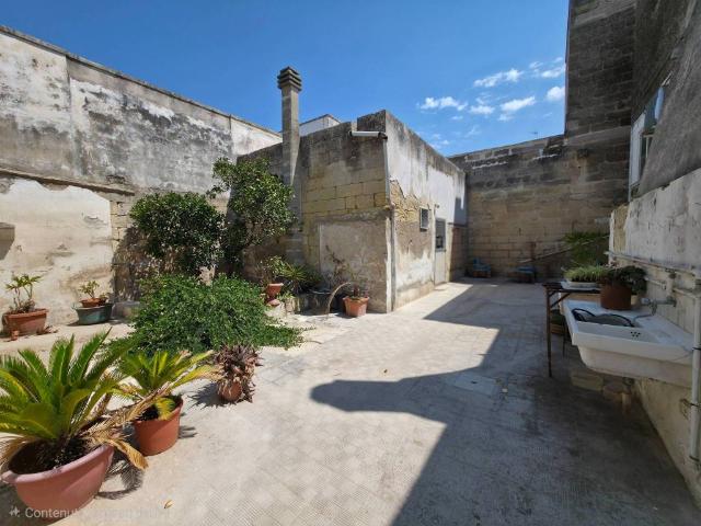 Appartamento in vendita a Lizzanello LE