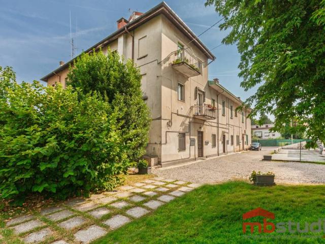 Appartamento in vendita a Locate Varesino CO