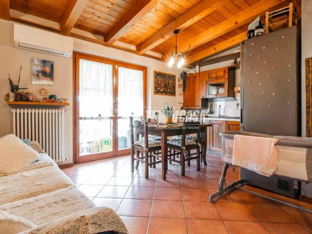 Appartamento in vendita a Locate Varesino CO