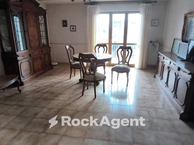 Appartamento in vendita a Locri via Agesidamo