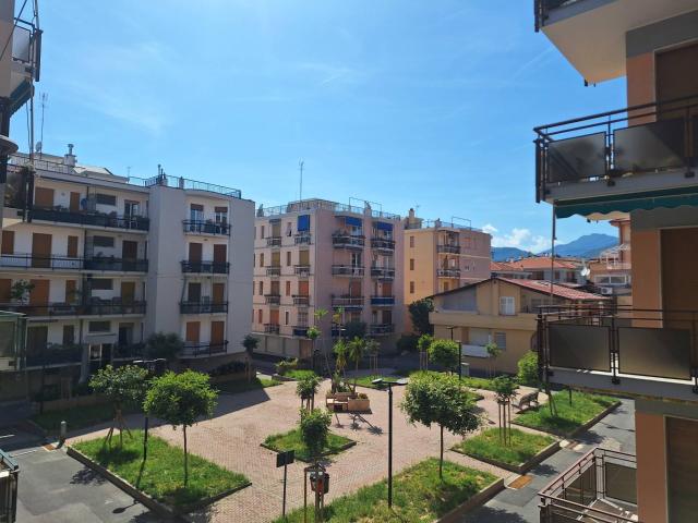 Appartamento in vendita a Loano, zona olivette