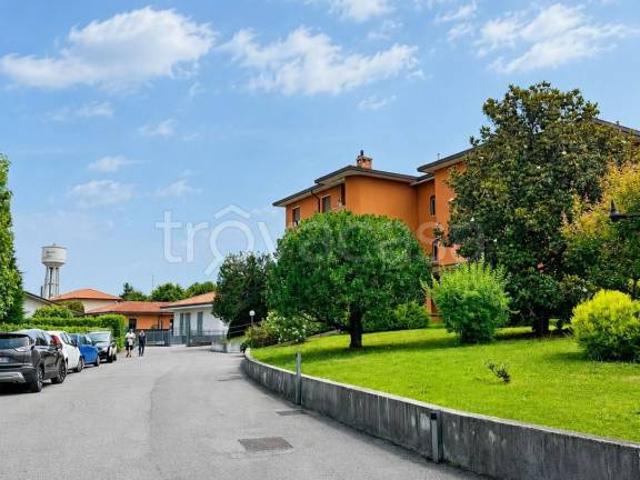 Appartamento in vendita a Lomagna via IV Novembre, 22A