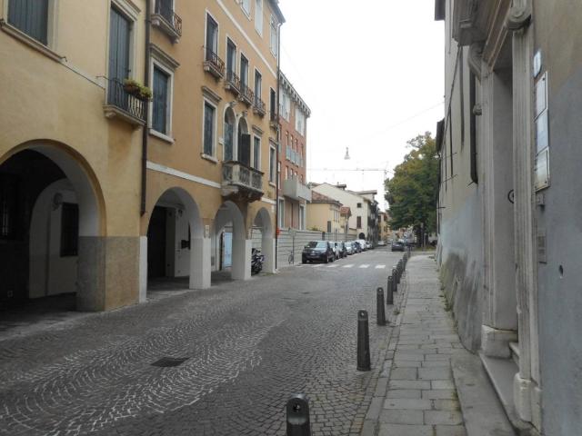 Appartamento in vendita a Padova via Sperone Speroni, Piazze Duomo