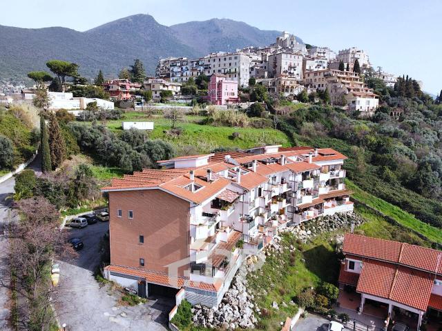 Appartamento in vendita a Palombara Sabina, Semicentrale