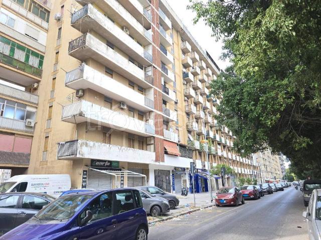 Appartamento in vendita a Palermo via Luigi Einaudi, San Filippo Neri