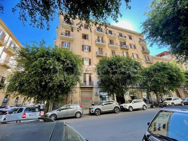 Appartamento in vendita a Palermo via Sammartino, 45, Politeama Ruggiero Settimo