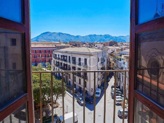 Appartamento in vendita a Palermo via San Sebastiano, 10, Castellammare