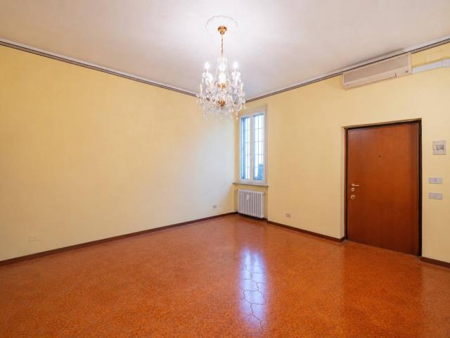 Appartamento in vendita a Parma, Centro storico