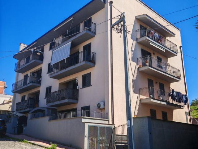 Appartamento in vendita a Patern, zona Scala Vecchia