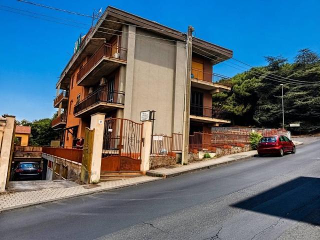Appartamento in vendita a Pedara CT