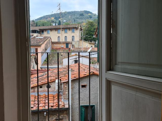 APPARTAMENTO in VENDITA a PESCIA di 4 vani