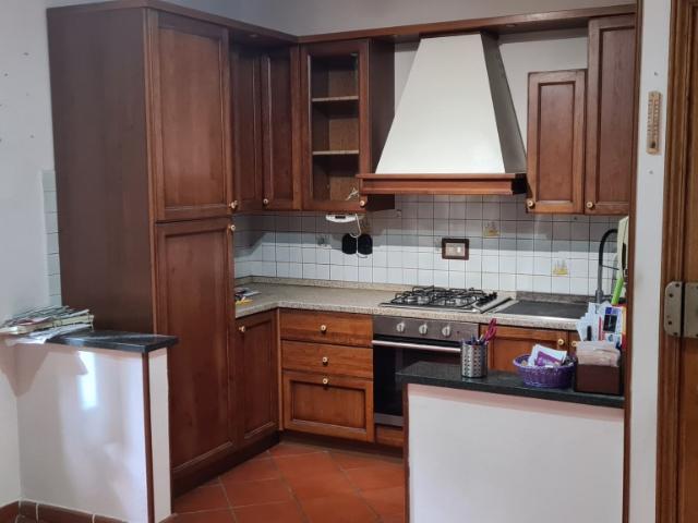 APPARTAMENTO in VENDITA a PESCIA di 5 vani