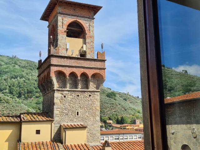 APPARTAMENTO in VENDITA a PESCIA di 6 vani