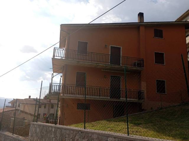 Appartamento in vendita a Pereto AQ