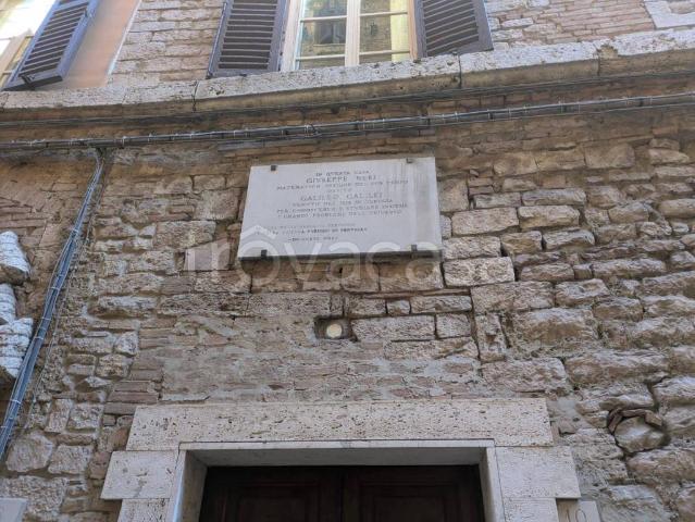Appartamento in vendita a Perugia via Cesare Caporali, Centro Storico
