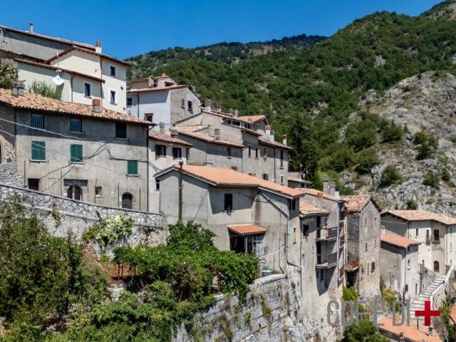 Appartamento in vendita a Petrella Salto RI