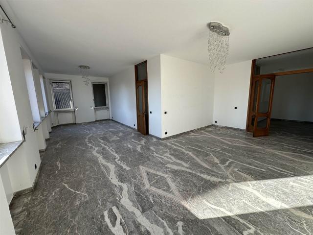 APPARTAMENTO in VENDITA a PIACENZA CENTRO STORICO di 4 vani
