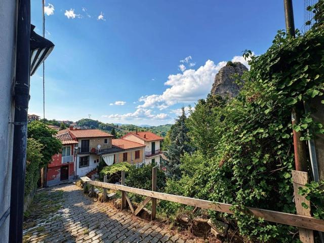 Appartamento in vendita a Pietrastornina AV