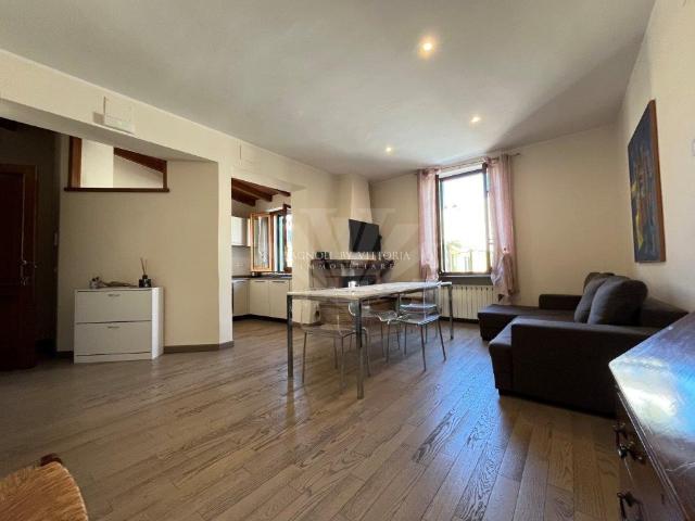 APPARTAMENTO in VENDITA a PIETRASANTA MARINA DI PIETRASANTA di 5 vani