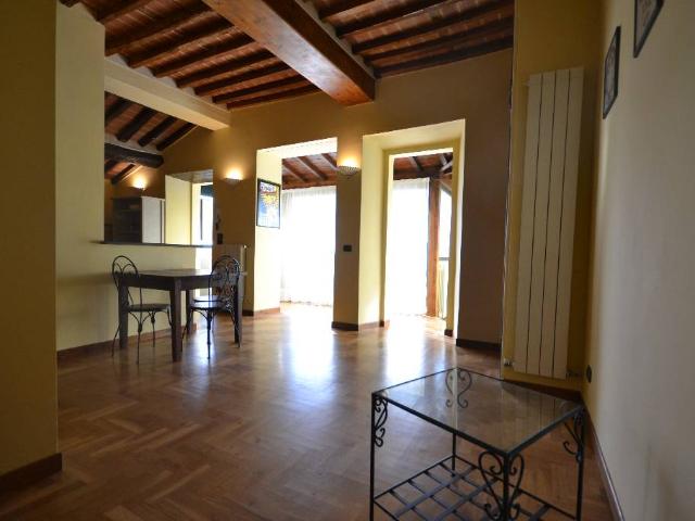 APPARTAMENTO in VENDITA a PIETRASANTA CENTRO di 4 vani