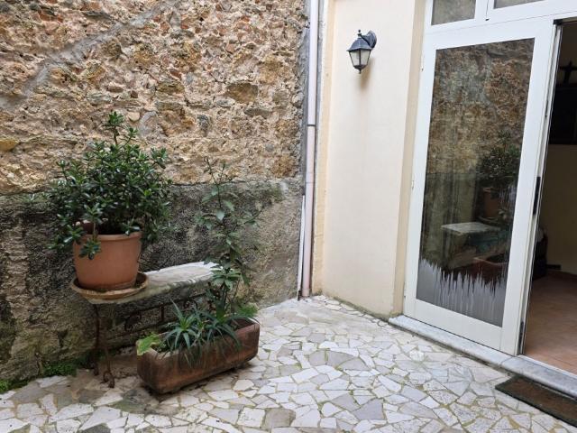 APPARTAMENTO in VENDITA a PIETRASANTA CENTRO di 4 vani