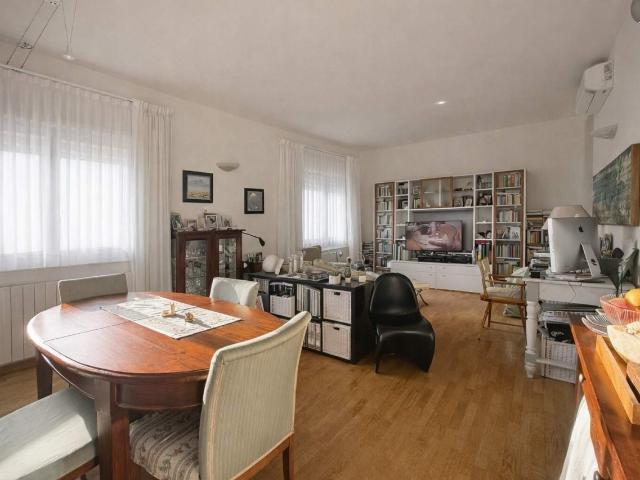 APPARTAMENTO in VENDITA a PIETRASANTA Pietrasanta di 5 vani